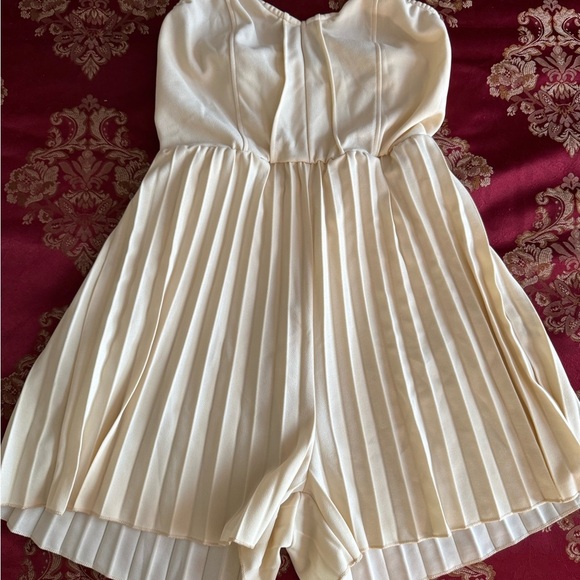 Strapless Ruched Waist Jump Apricot Pleated Shorts size large - Picture 1 of 4